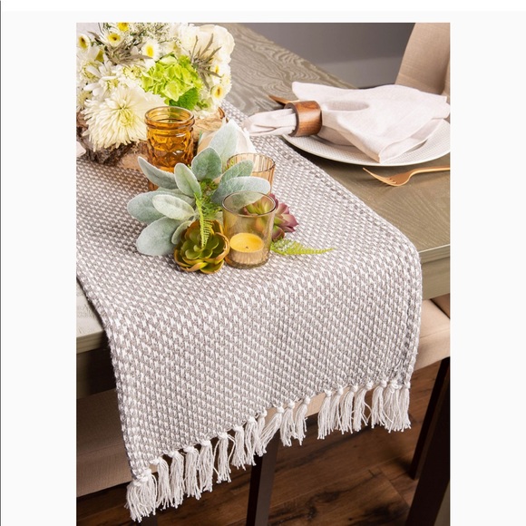 Table runner - Picture 4 of 4